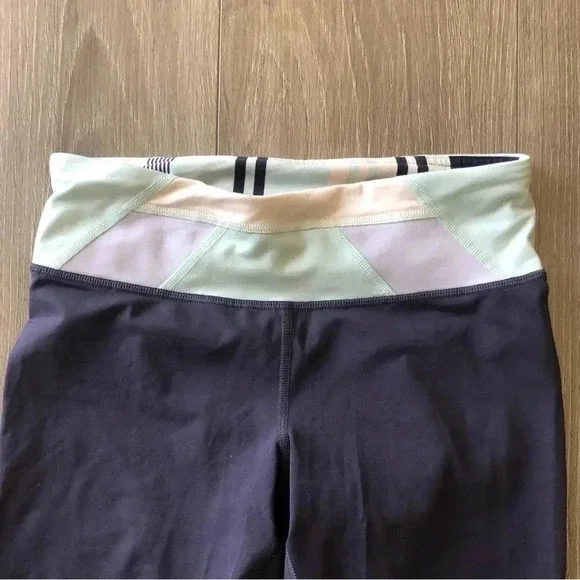 Lululemon blue Cropped Capri Legging size 4 - Picture 4 of 12